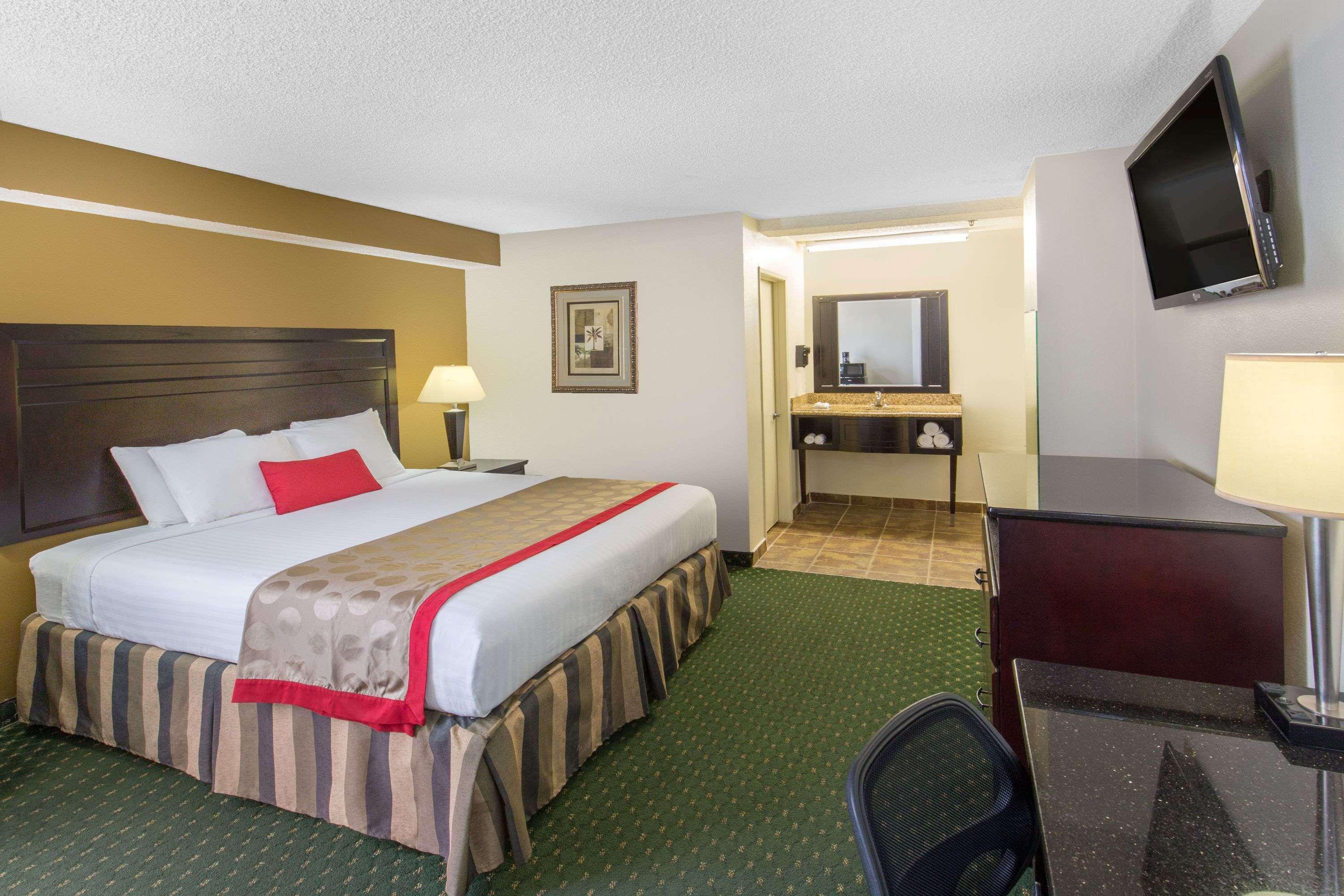 Ramada By Wyndham Ontario Hotel Exterior photo
