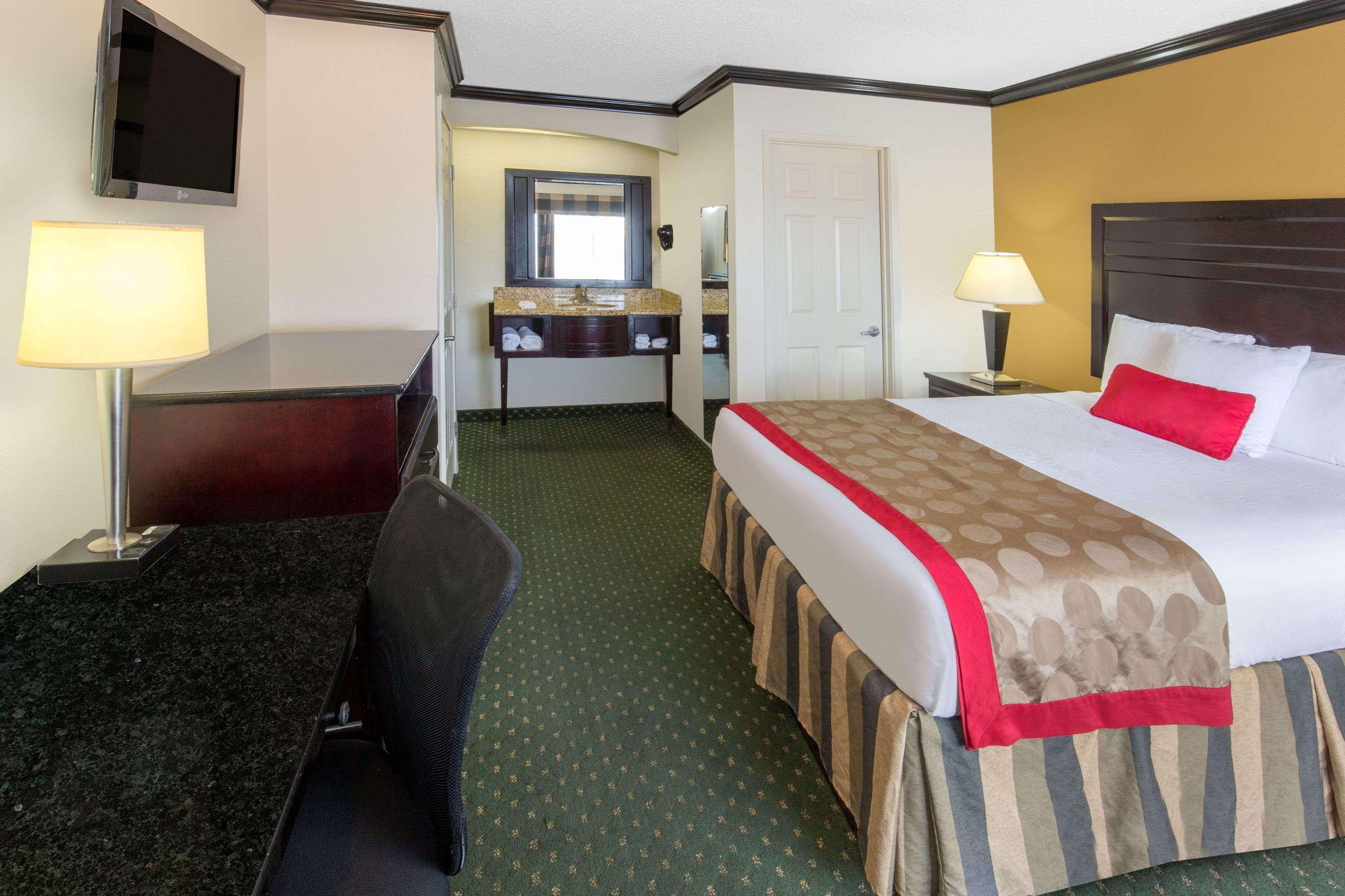 Ramada By Wyndham Ontario Hotel Exterior photo