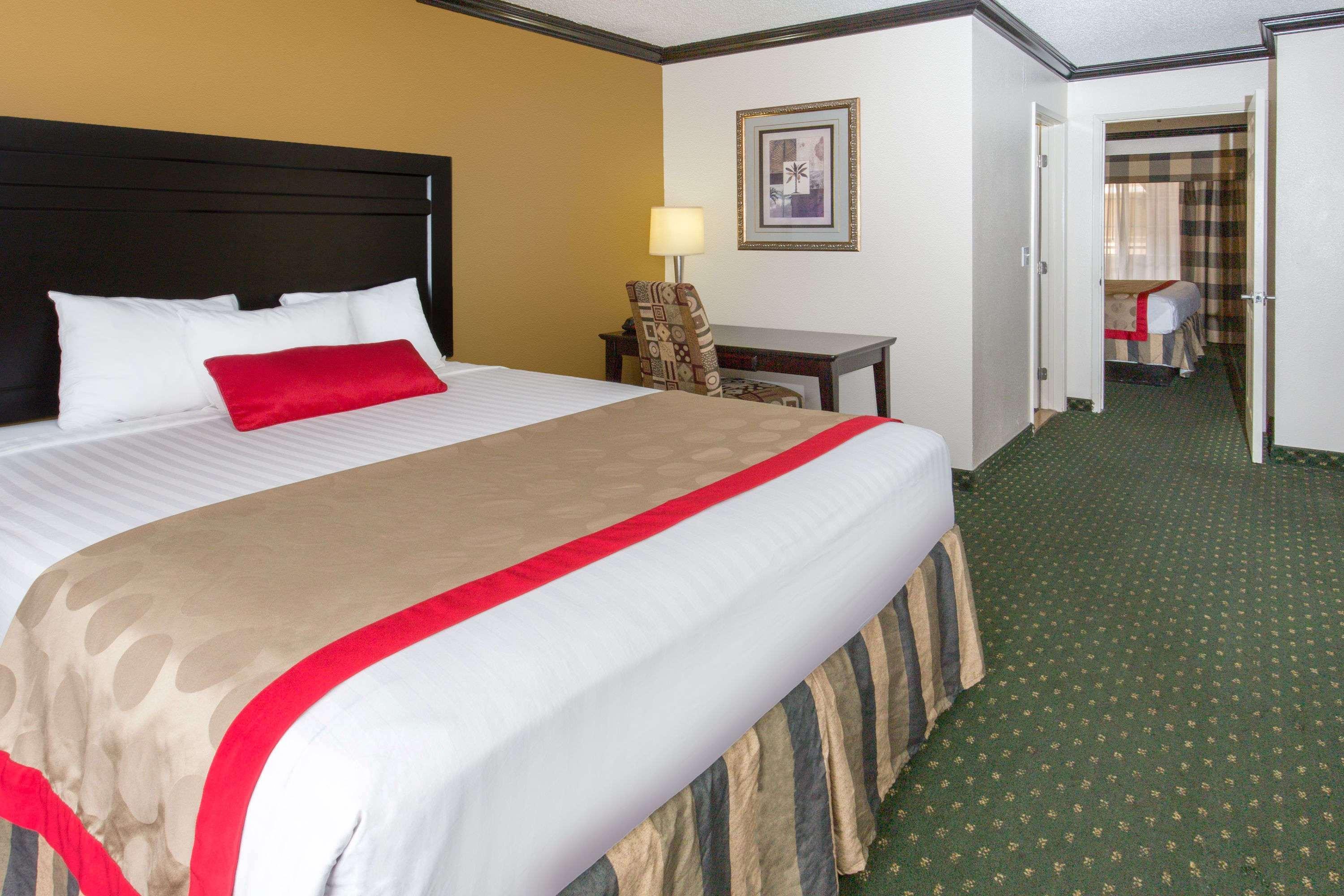 Ramada By Wyndham Ontario Hotel Exterior photo