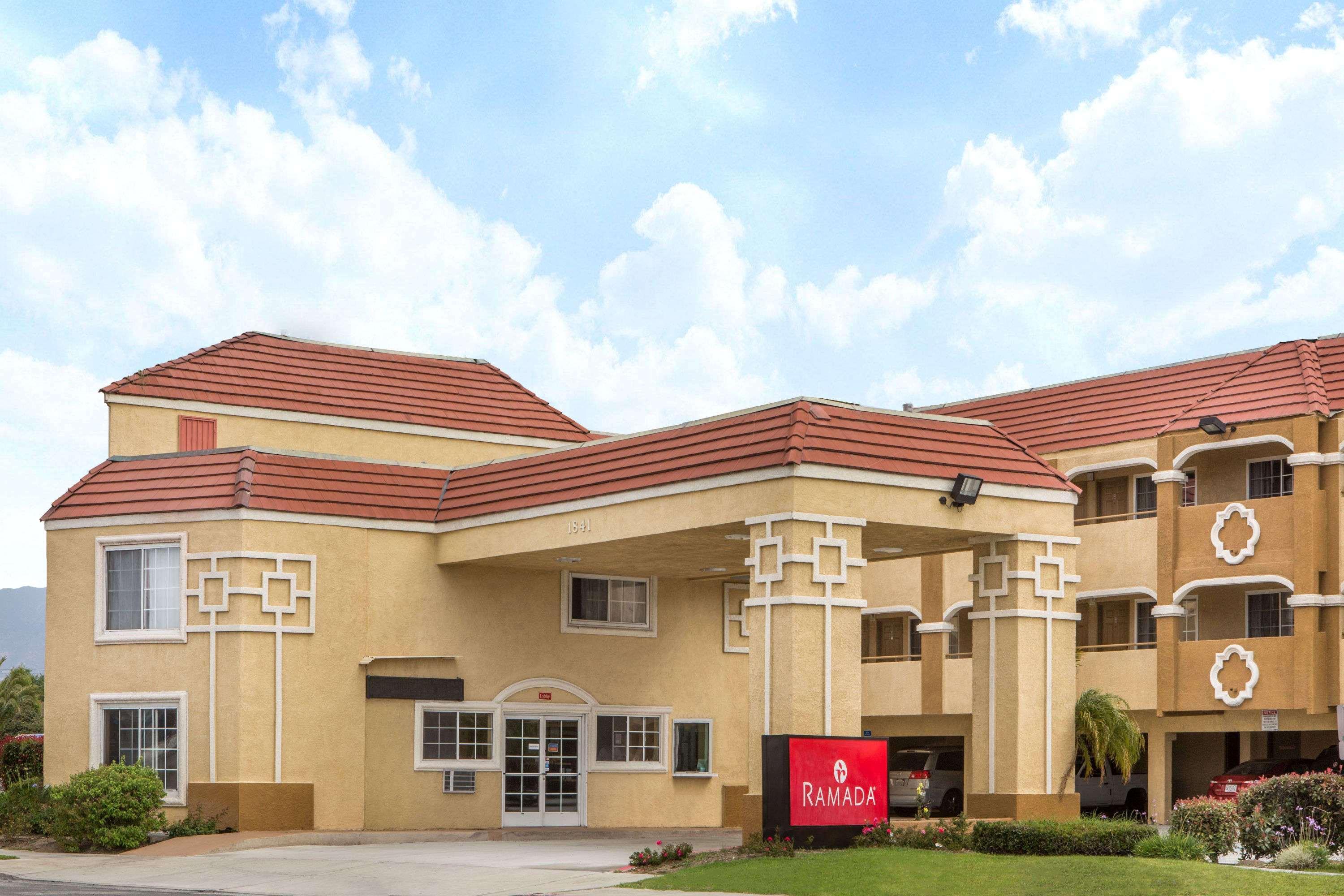Ramada By Wyndham Ontario Hotel Exterior photo