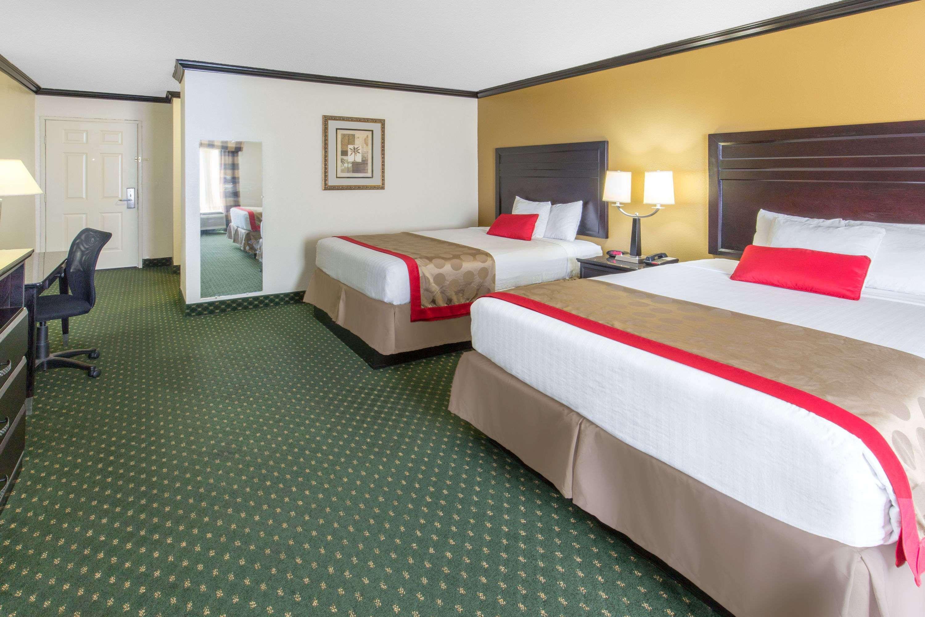 Ramada By Wyndham Ontario Hotel Exterior photo